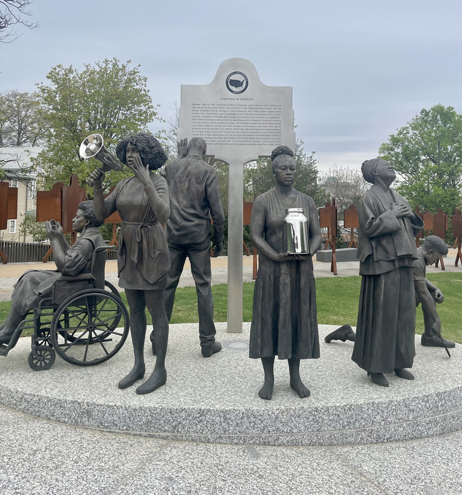 Sculture “Lynching in America” with depictions of Black people mourning or showing respect.